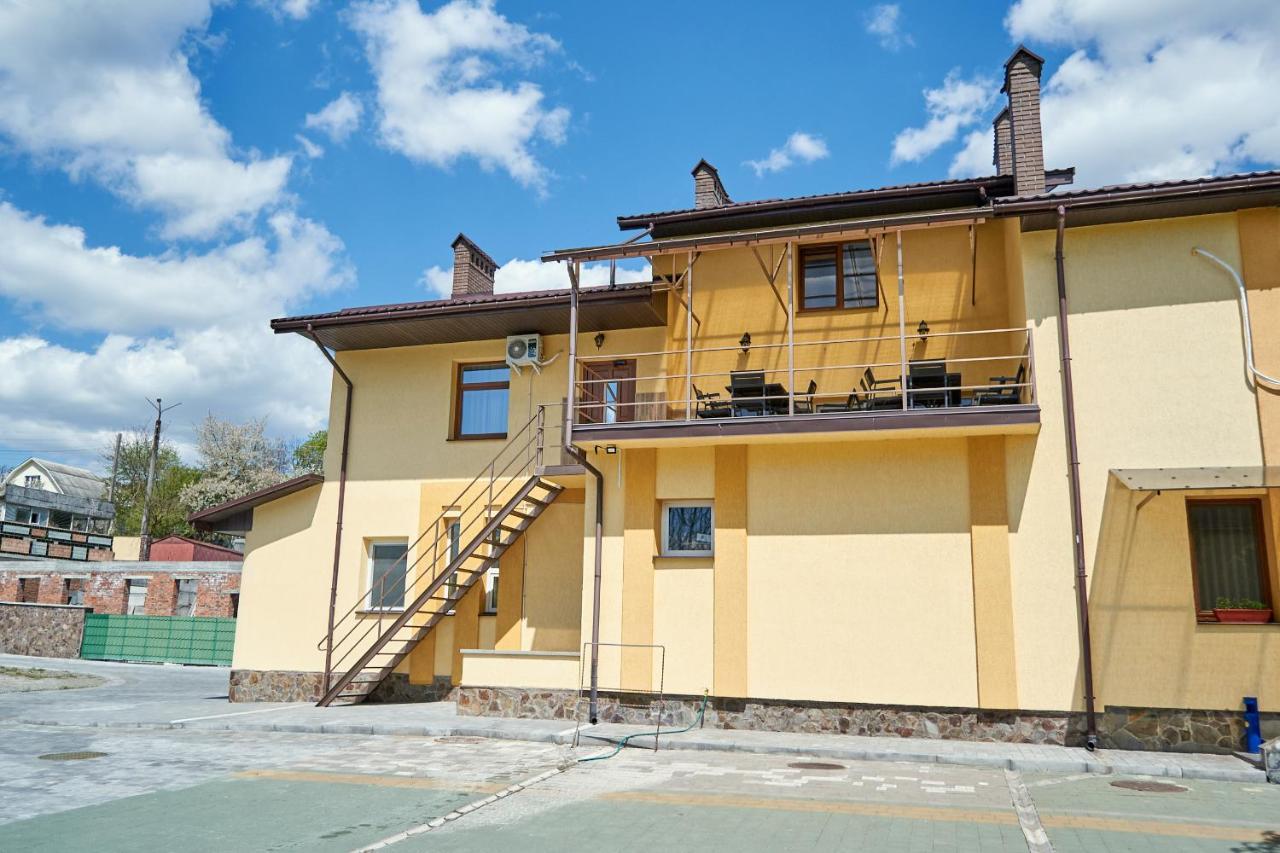 Каприз Hotel Kamianets-Podilskyi Exterior photo