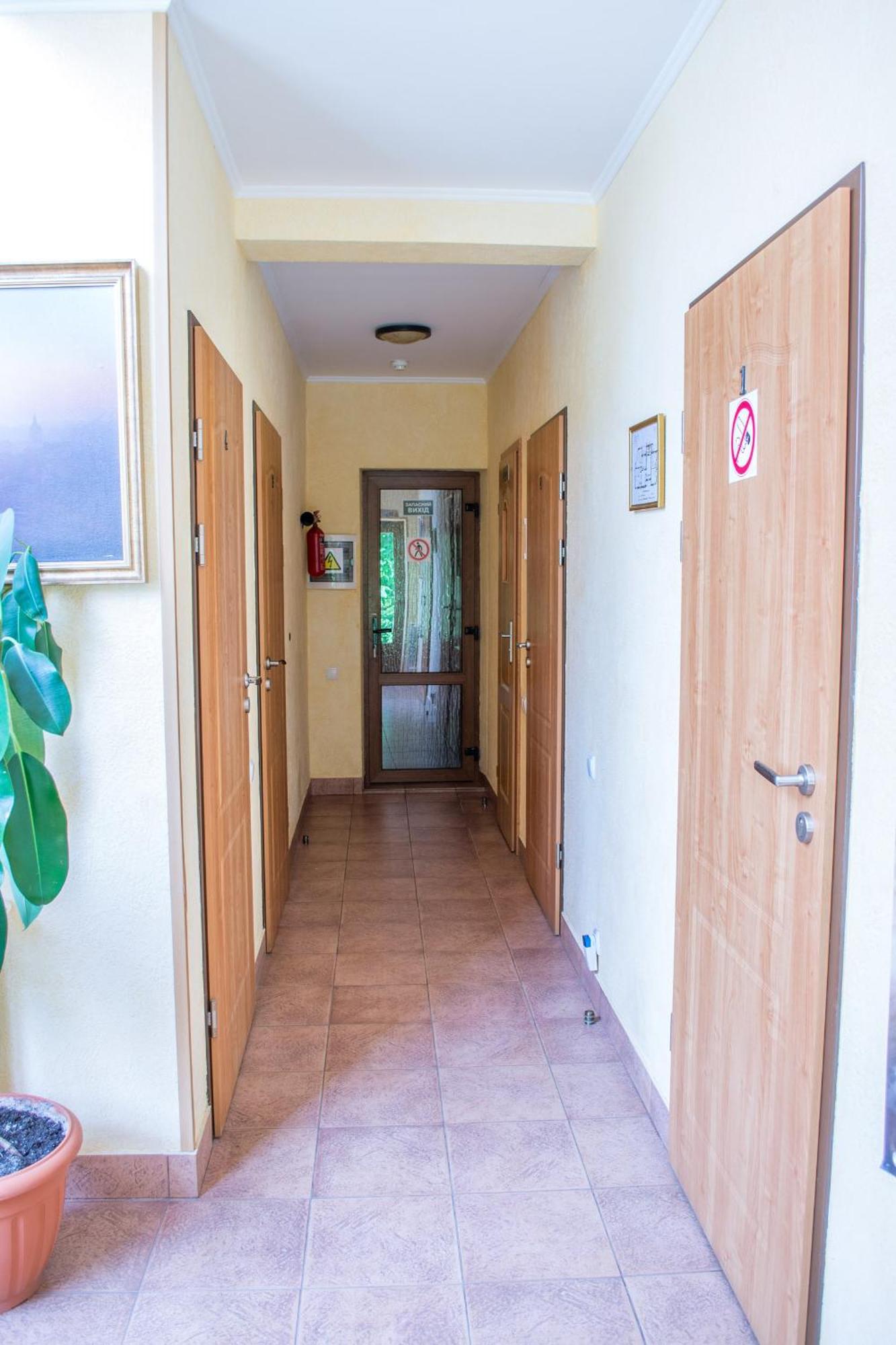 Каприз Hotel Kamianets-Podilskyi Exterior photo