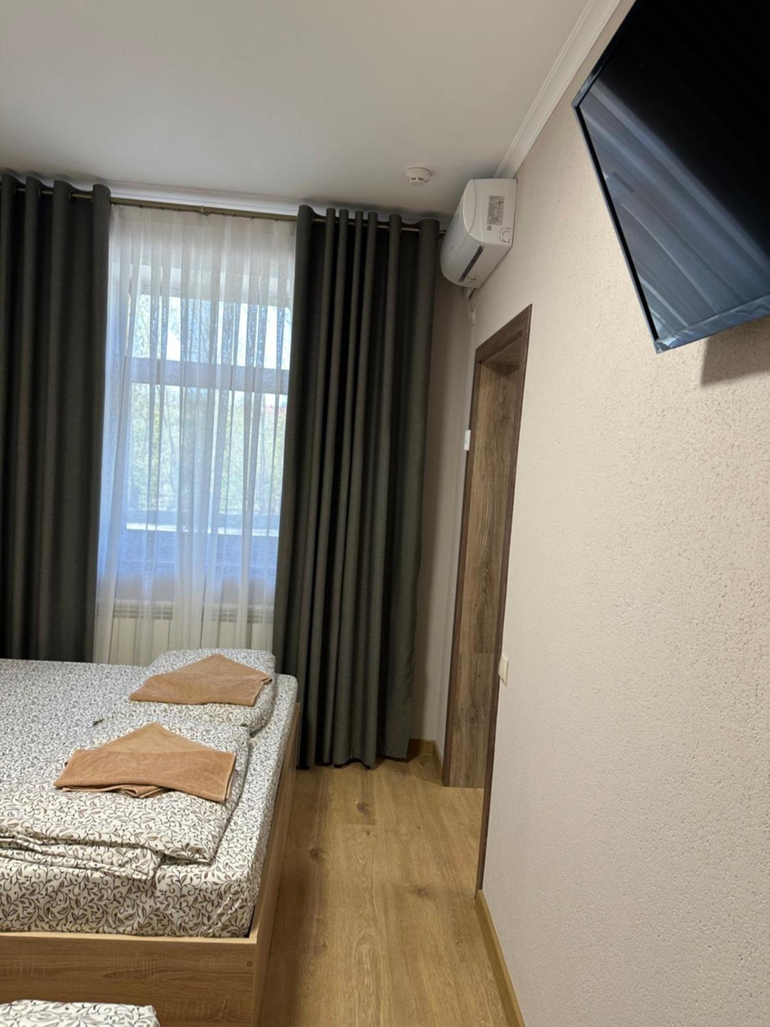 Каприз Hotel Kamianets-Podilskyi Exterior photo