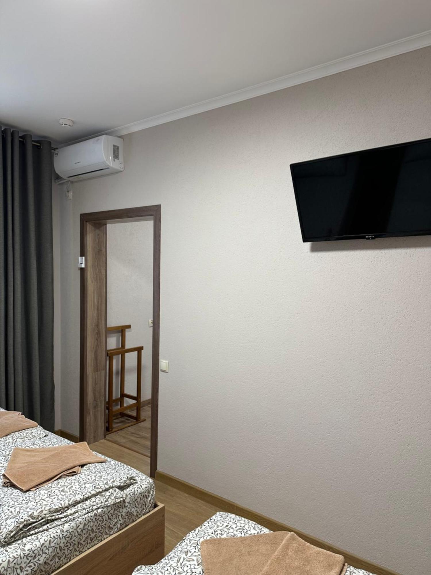 Каприз Hotel Kamianets-Podilskyi Exterior photo