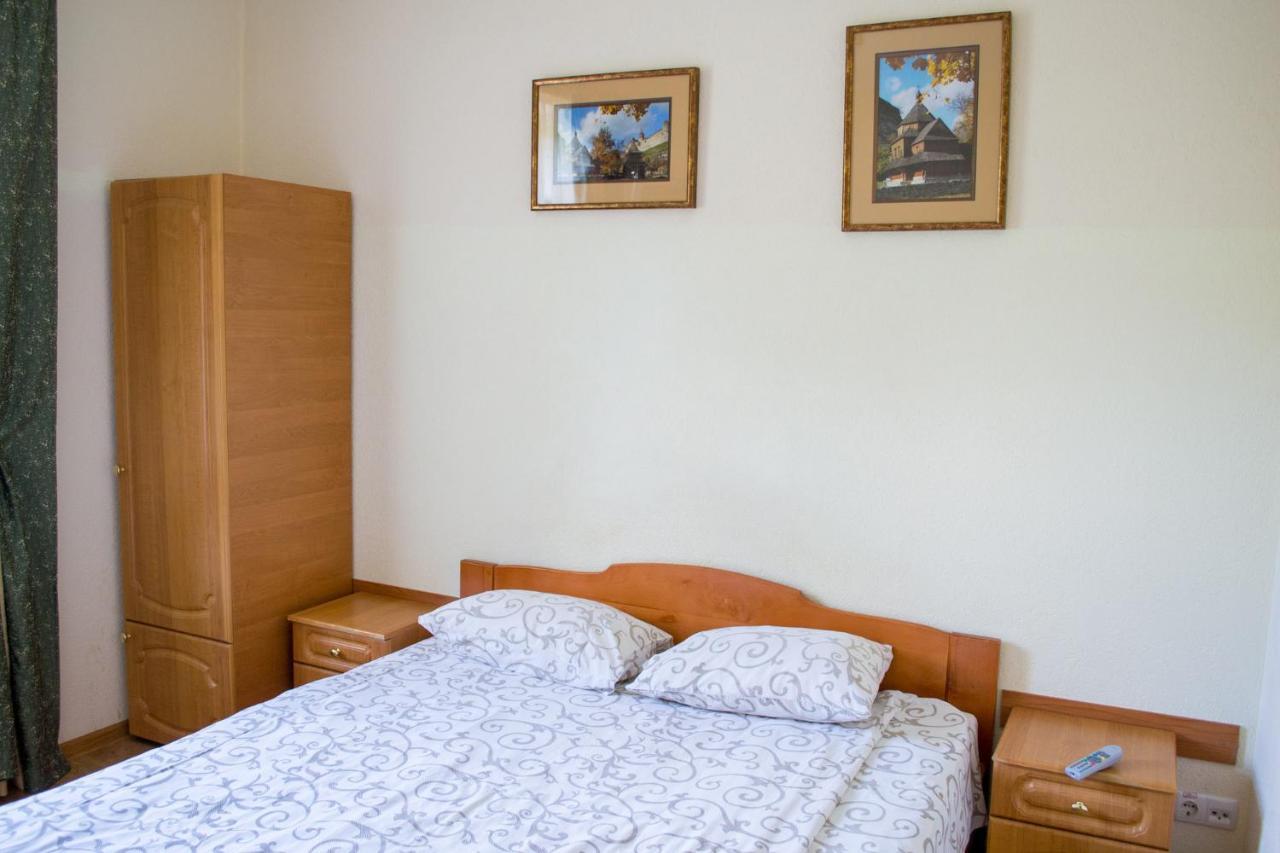 Каприз Hotel Kamianets-Podilskyi Exterior photo